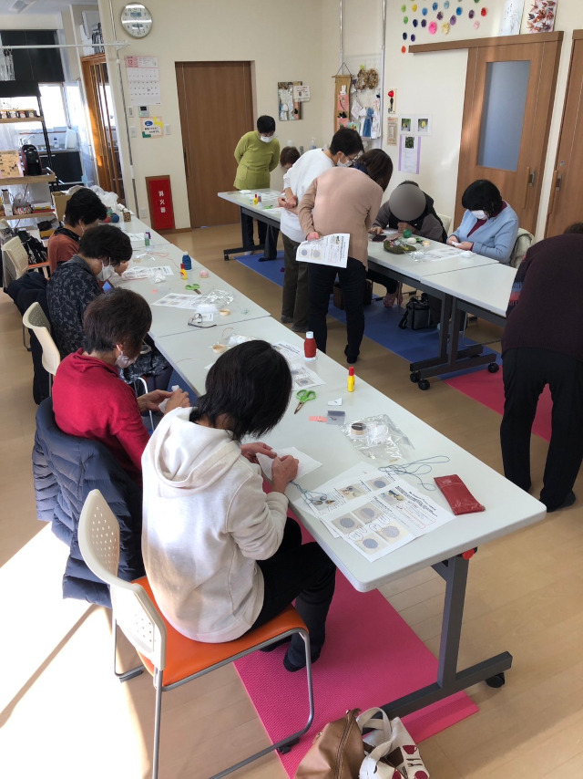 「刺し子体験会」集中・没頭されて作品を作っています。